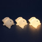 Trois veilleuses ourson Mimounou montrant trois niveaux de luminosité, du plus doux au plus lumineux